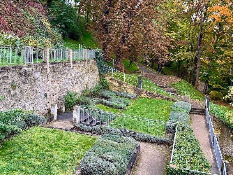 Фото: Сад у замка Зонненштайн в Саксонской Швейцарии