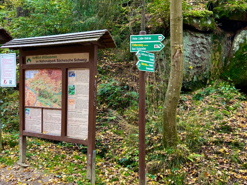 Фото: Информационный стенд для туристов в Саксонской Швейцарии